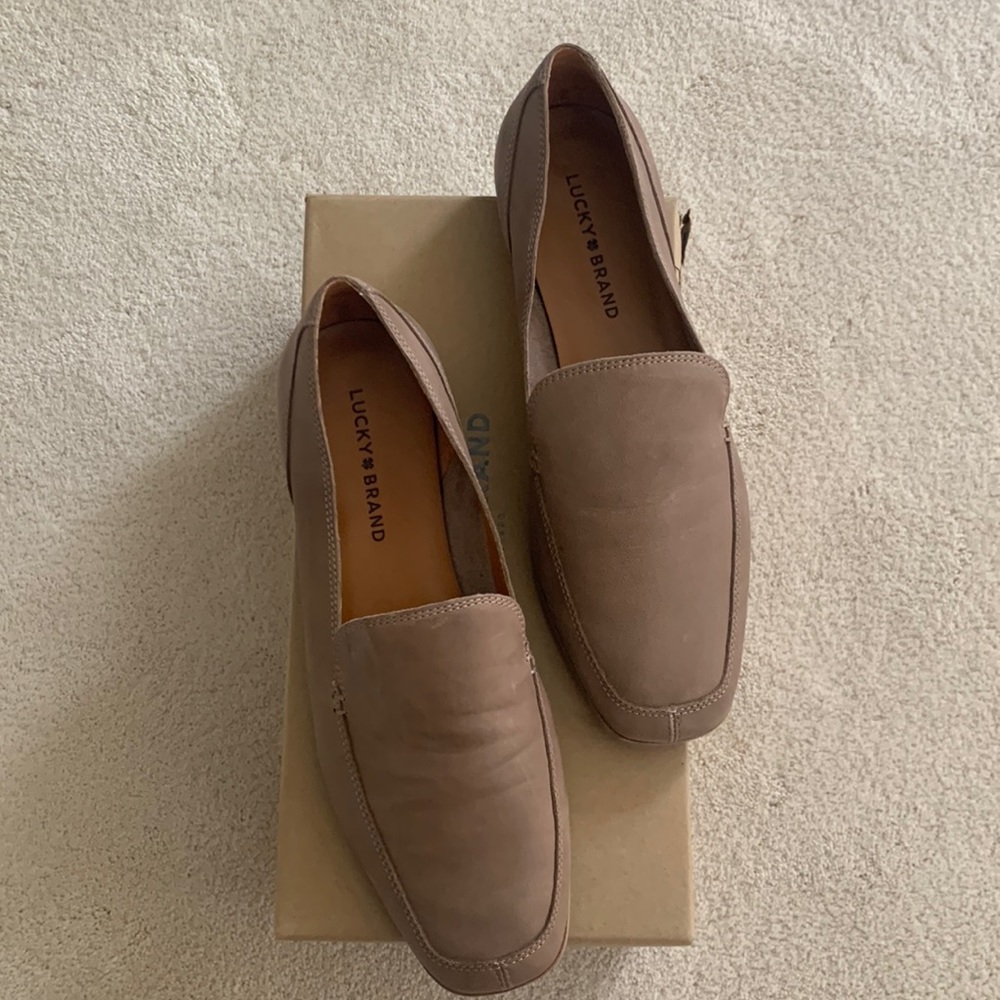 Lucky brand loafer  size 9.5 dove color NWT